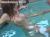 水に浮かぶピンク色の乳首がエロ過ぎるプールセックス動画011