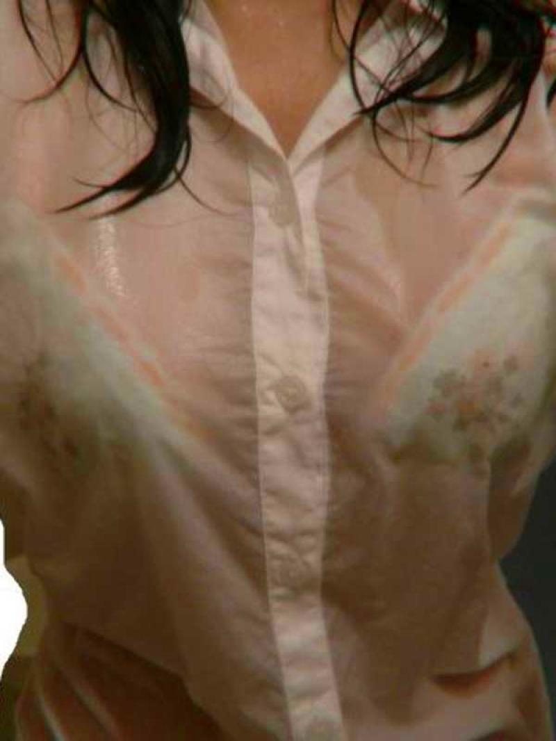 【透け】白いシャツや水着から濡れて透けてるおっぱいはエロすぎるよね？のサムネイル