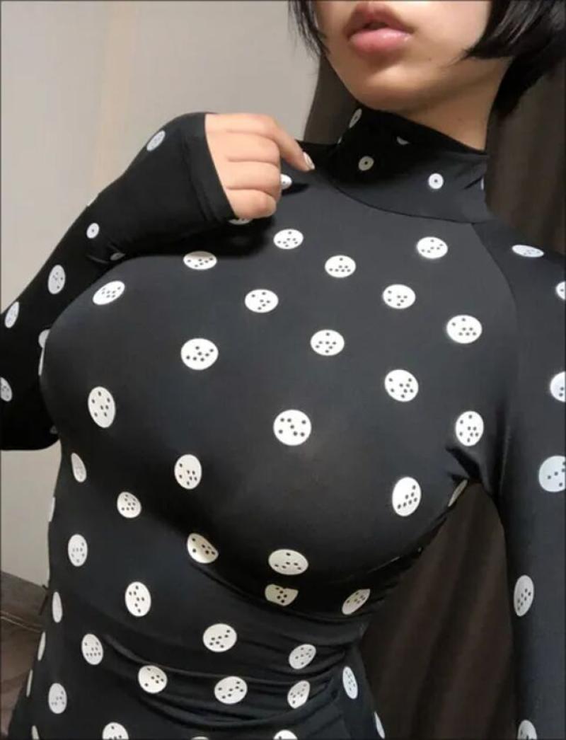 ZOZOスーツのエロ画像68枚 全身タイツとドット柄で巨乳の立体感がエロ過ぎるゾゾスーツ女集めてみたのサムネイル