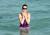 ハリウッド女優アン・ハサウェイがタンクトップから乳首が見えててエロすぎ009