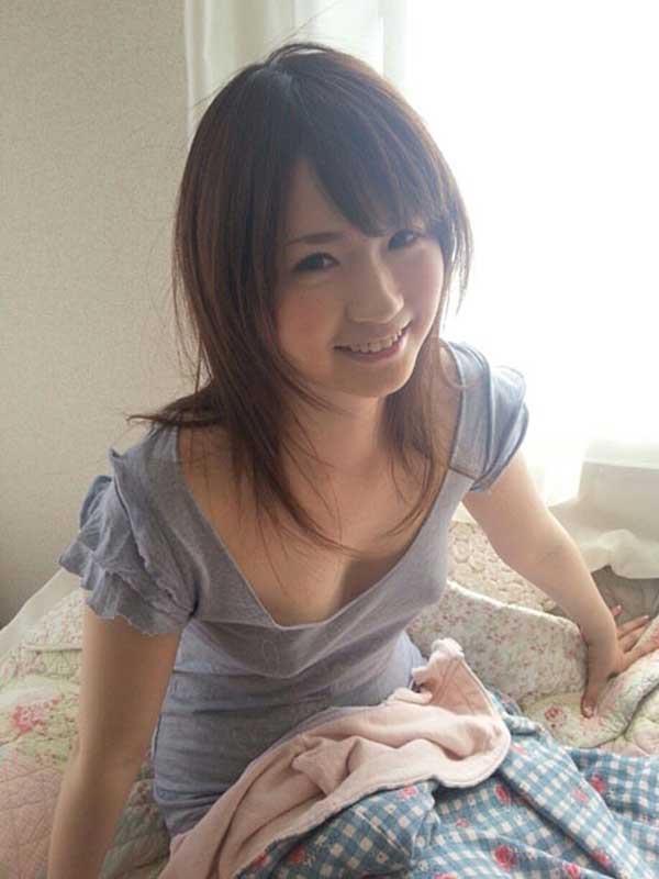 フル勃起注意！現役女子大生の西川ゆいの美乳画像009