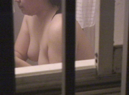 【家庭内 オッパイ画像】好きな女の子の風呂場を覗いてしまった！m9(^Д^)ﾌﾟｷﾞｬｰ016