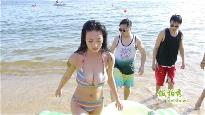 王李丹のおっぱい動画が気になって画像１００枚集めてみた068