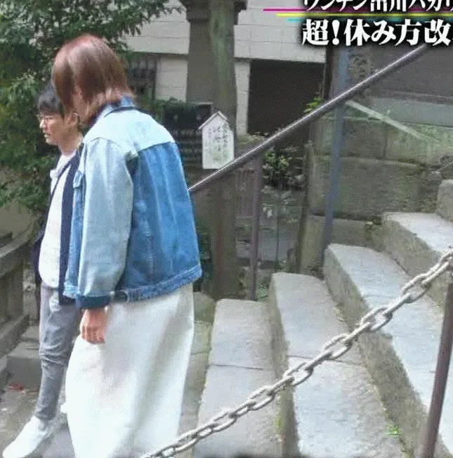 女子アナエロGIF画像106枚 お辞儀胸チラやパンチラ・疑似フェラなどお宝ハプニング集めてみた012