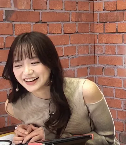 女子アナエロGIF画像106枚 お辞儀胸チラやパンチラ・疑似フェラなどお宝ハプニング集めてみた057