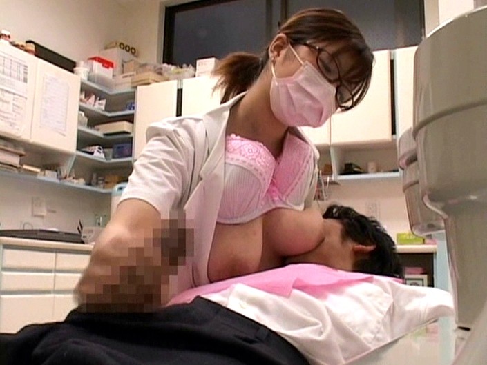 巨乳歯科医さん！自慢のデカパイ当たってますよ！(*´∀｀*)006