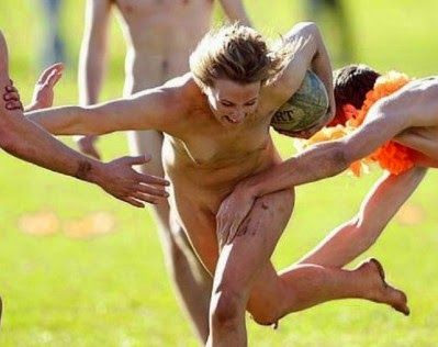 【スポーツ エロ】全裸でスポーツ楽しむ女性の乳揺れは、半端なくエロい！023