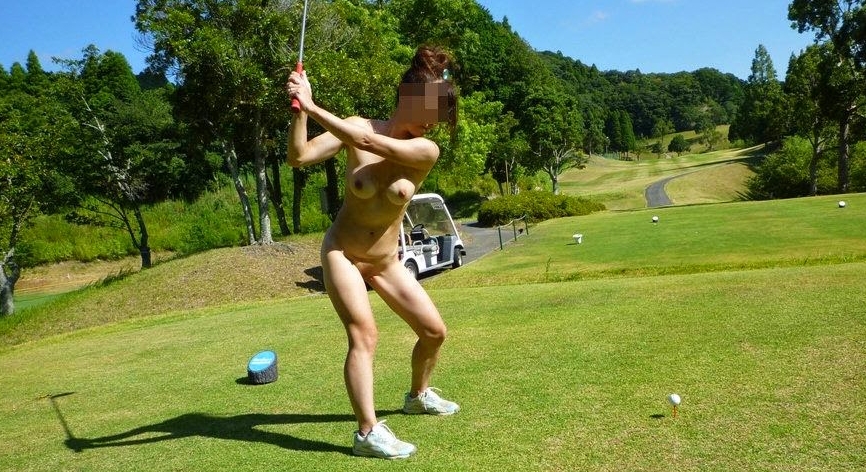 【スポーツ エロ】全裸でスポーツ楽しむ女性の乳揺れは、半端なくエロい！026