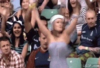 おっぱいポロリGIF画像120枚 芸能人やAV女優・外人美女の巨乳がこぼれるハプニングのタイミング集めてみた150