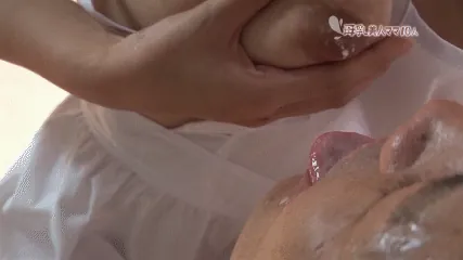母乳エロGIF画像108枚 乳首からおっぱい噴き出してる人妻や美少女集めてみた094