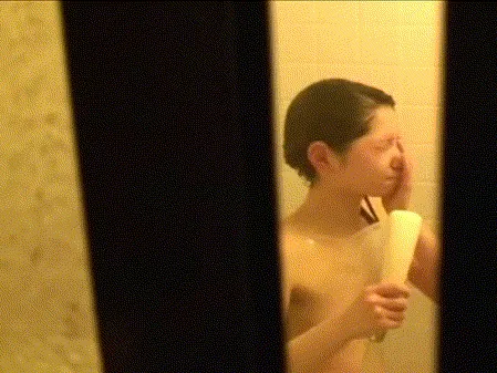 お風呂盗撮GIF画像84枚 素人の生々しい入浴姿や脱衣所隠し撮り集めてみた012