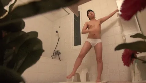 お風呂盗撮GIF画像84枚 素人の生々しい入浴姿や脱衣所隠し撮り集めてみた068