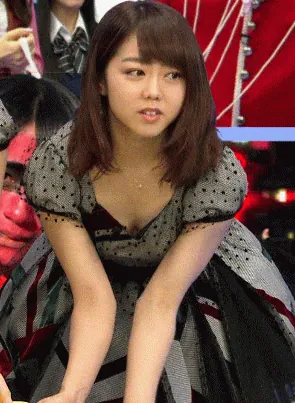 胸チラGIF画像120枚 乳首や谷間・ブラがポロリした瞬間をとらえたエロ画像集めてみた112