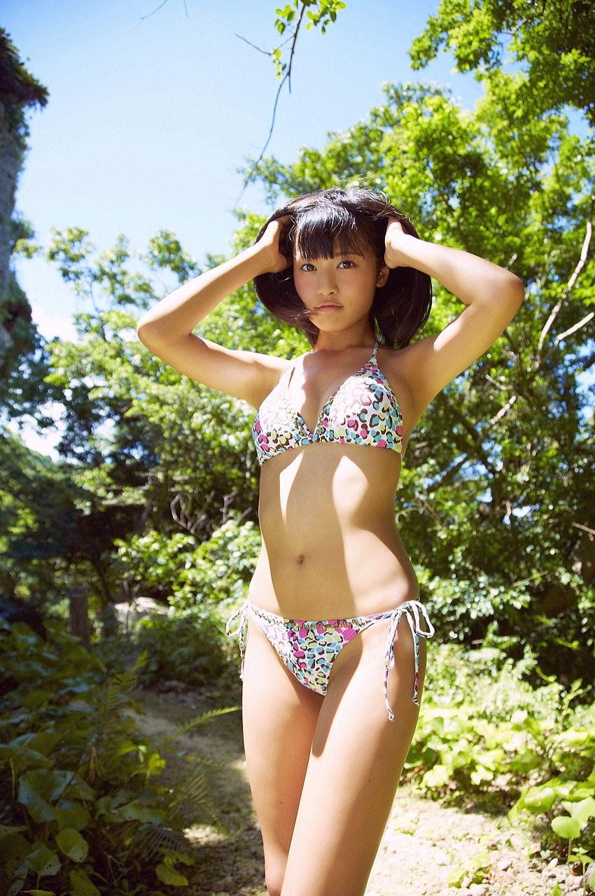 小島瑠璃子さんが「痩せすぎ」か水着で確かめよう!!053