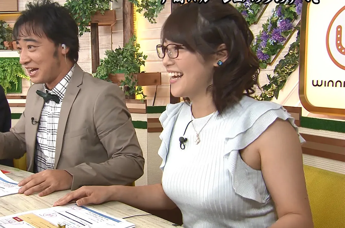女子アナエロ画像140枚 巨乳アナウンサーベスト17やパンチラ・胸チラハプニングまとめ042