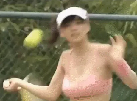 グラビアエロGIF画像120枚 水着姿ではしゃぐグラドルたちのおっぱいがバインバイン暴れてる件070