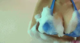 グラビアエロGIF画像120枚 水着姿ではしゃぐグラドルたちのおっぱいがバインバイン暴れてる件079