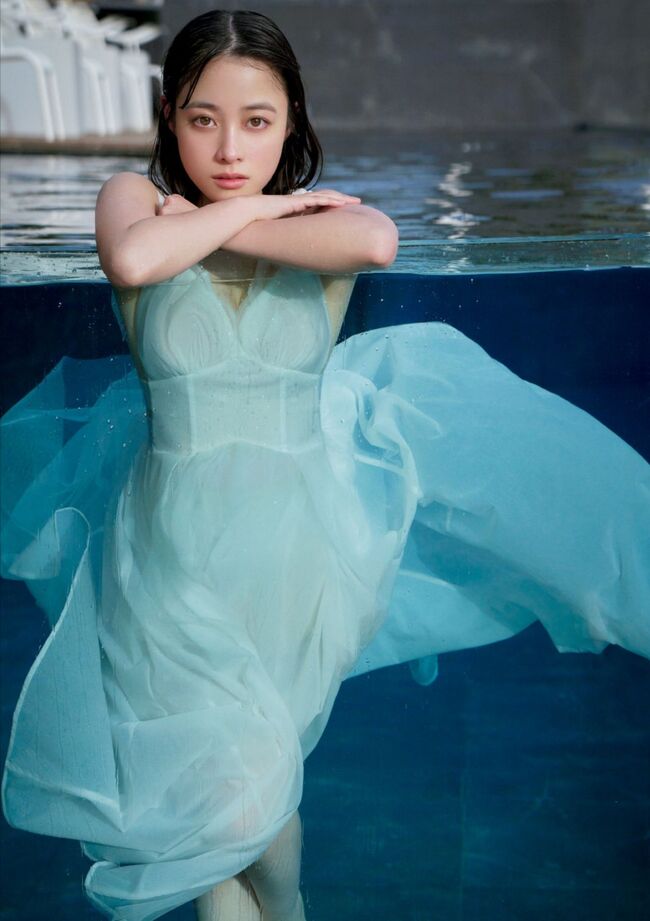 橋本環奈の巨乳谷間やグラビア画像659枚 おっぱいが大きい清純派女優の谷間や水着姿、お宝チラリショットまとめ002