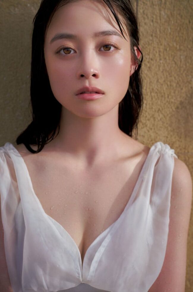 橋本環奈の巨乳谷間やグラビア画像659枚 おっぱいが大きい清純派女優の谷間や水着姿、お宝チラリショットまとめ003