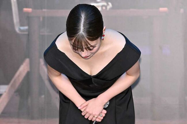 橋本環奈の巨乳谷間やグラビア画像659枚 おっぱいが大きい清純派女優の谷間や水着姿、お宝チラリショットまとめ006
