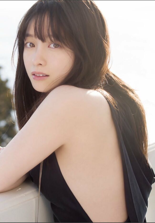 橋本環奈の巨乳谷間やグラビア画像659枚 おっぱいが大きい清純派女優の谷間や水着姿、お宝チラリショットまとめ013