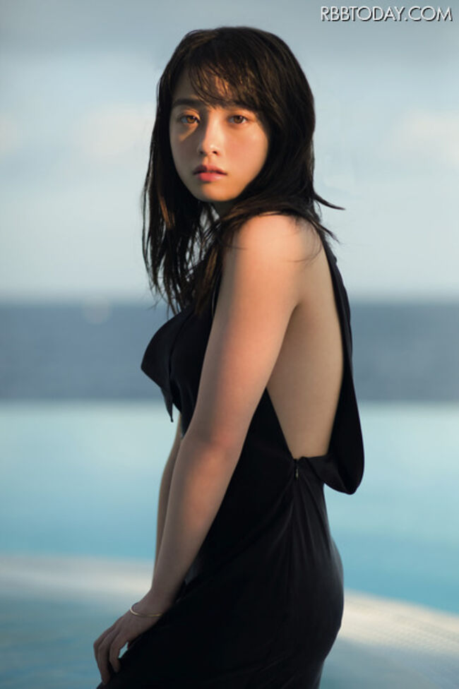 橋本環奈の巨乳谷間やグラビア画像659枚 おっぱいが大きい清純派女優の谷間や水着姿、お宝チラリショットまとめ014