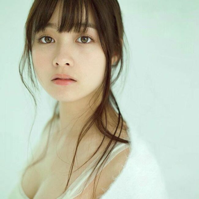 橋本環奈の巨乳谷間やグラビア画像659枚 おっぱいが大きい清純派女優の谷間や水着姿、お宝チラリショットまとめ030