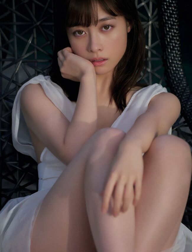橋本環奈の巨乳谷間やグラビア画像659枚 おっぱいが大きい清純派女優の谷間や水着姿、お宝チラリショットまとめ036