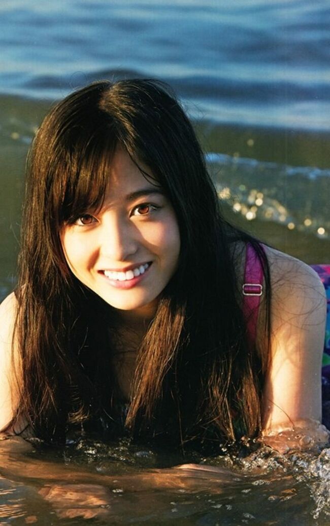 橋本環奈の巨乳谷間やグラビア画像659枚 おっぱいが大きい清純派女優の谷間や水着姿、お宝チラリショットまとめ039