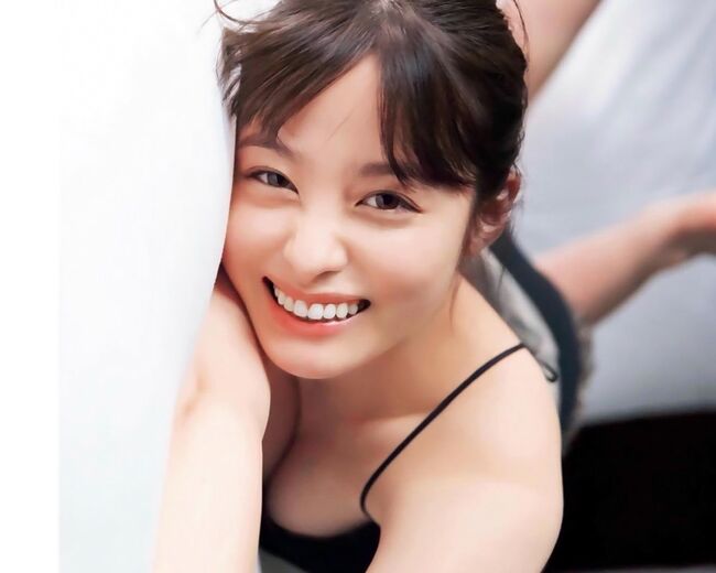 橋本環奈の巨乳谷間やグラビア画像659枚 おっぱいが大きい清純派女優の谷間や水着姿、お宝チラリショットまとめ048