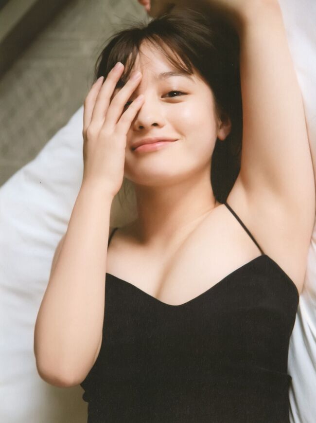 橋本環奈の巨乳谷間やグラビア画像659枚 おっぱいが大きい清純派女優の谷間や水着姿、お宝チラリショットまとめ052