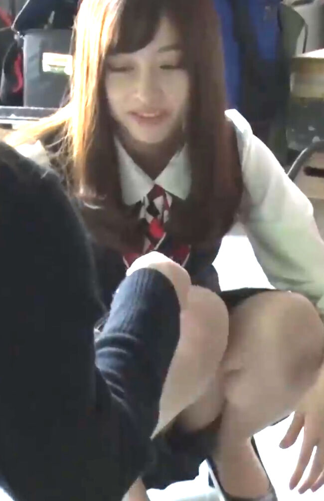 橋本環奈の巨乳谷間やグラビア画像659枚 おっぱいが大きい清純派女優の谷間や水着姿、お宝チラリショットまとめ074