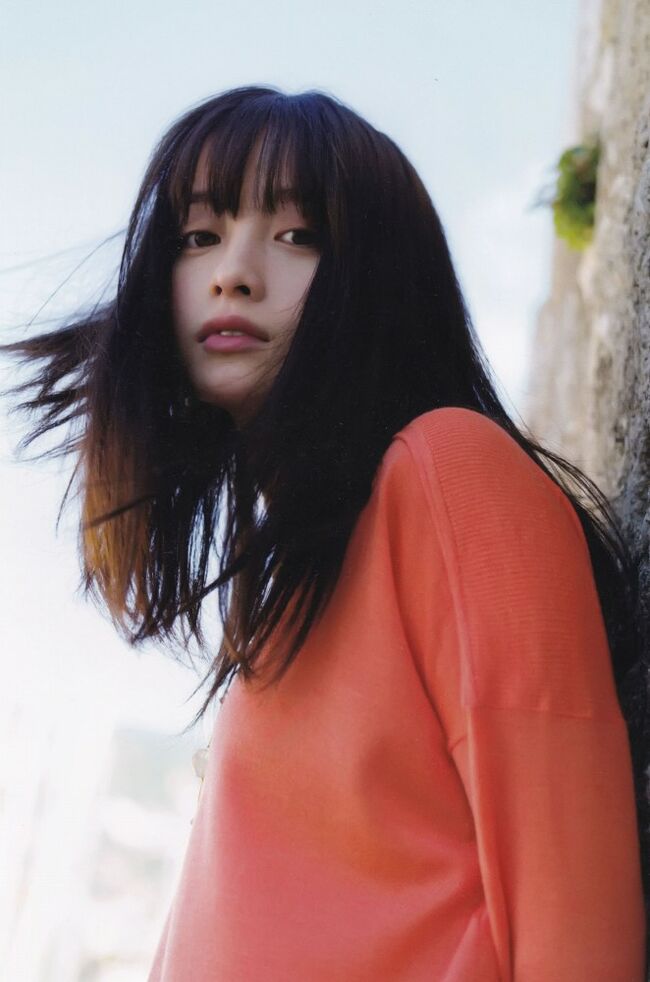 橋本環奈の巨乳谷間やグラビア画像659枚 おっぱいが大きい清純派女優の谷間や水着姿、お宝チラリショットまとめ080