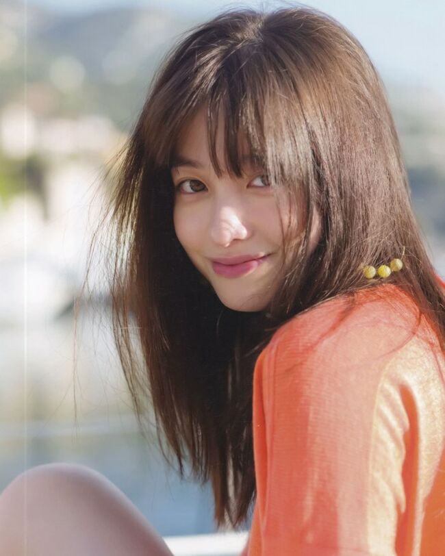 橋本環奈の巨乳谷間やグラビア画像659枚 おっぱいが大きい清純派女優の谷間や水着姿、お宝チラリショットまとめ081