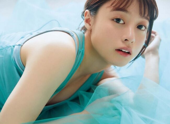 橋本環奈の巨乳谷間やグラビア画像659枚 おっぱいが大きい清純派女優の谷間や水着姿、お宝チラリショットまとめ098