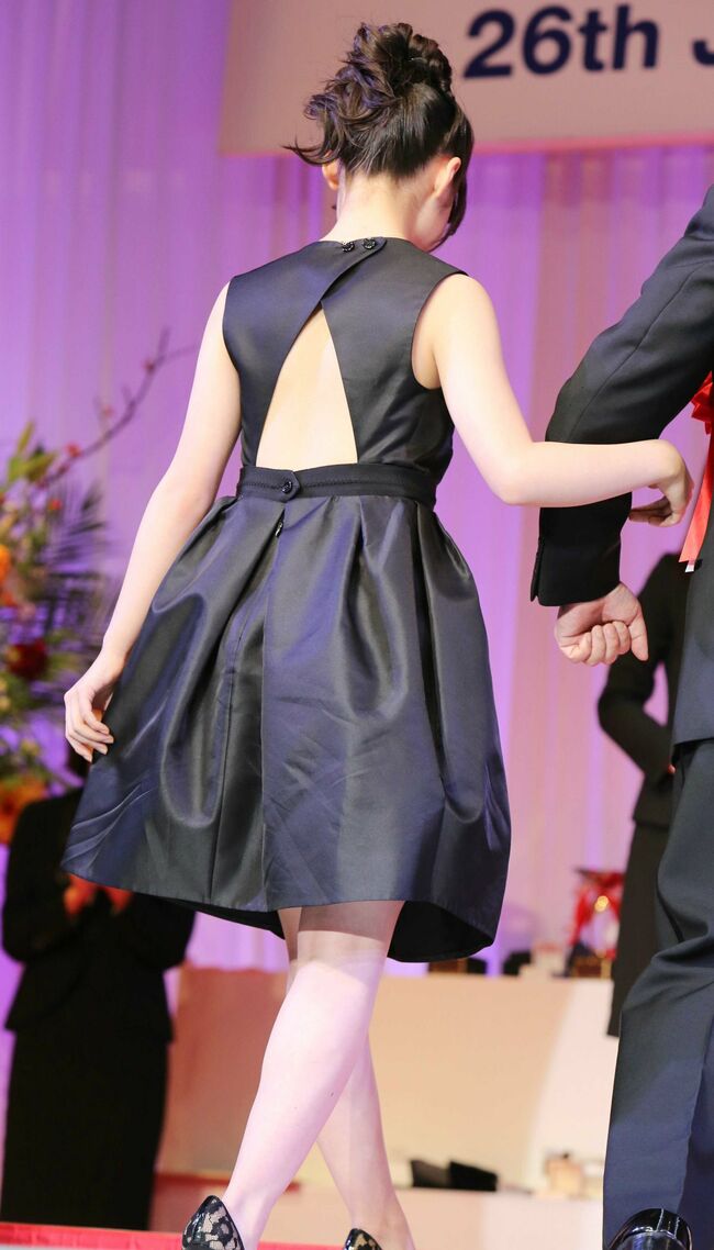 橋本環奈の巨乳谷間やグラビア画像659枚 おっぱいが大きい清純派女優の谷間や水着姿、お宝チラリショットまとめ105