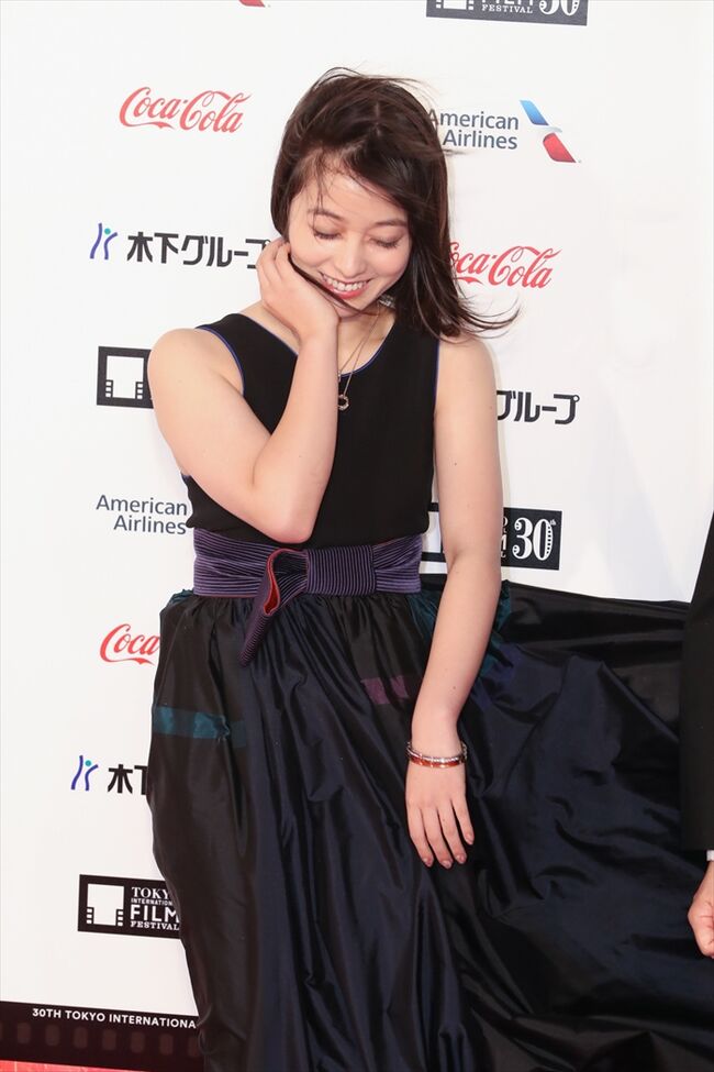 橋本環奈の巨乳谷間やグラビア画像659枚 おっぱいが大きい清純派女優の谷間や水着姿、お宝チラリショットまとめ108