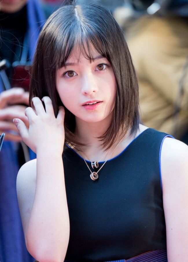 橋本環奈の巨乳谷間やグラビア画像659枚 おっぱいが大きい清純派女優の谷間や水着姿、お宝チラリショットまとめ116