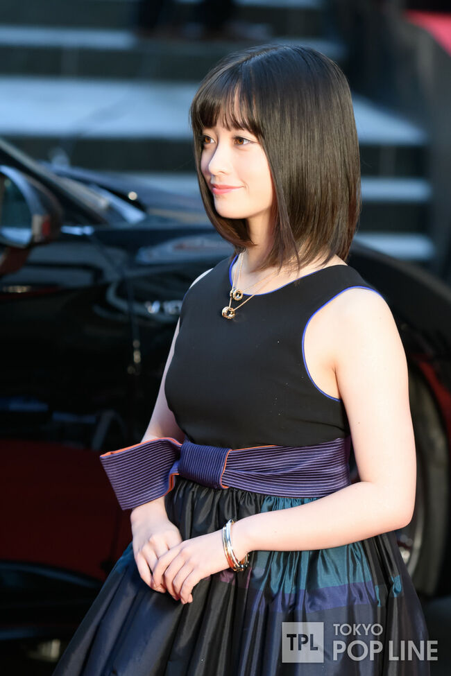 橋本環奈の巨乳谷間やグラビア画像659枚 おっぱいが大きい清純派女優の谷間や水着姿、お宝チラリショットまとめ117