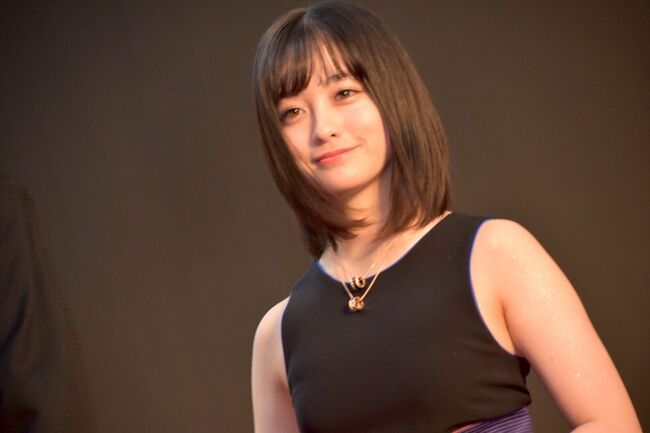 橋本環奈の巨乳谷間やグラビア画像659枚 おっぱいが大きい清純派女優の谷間や水着姿、お宝チラリショットまとめ119