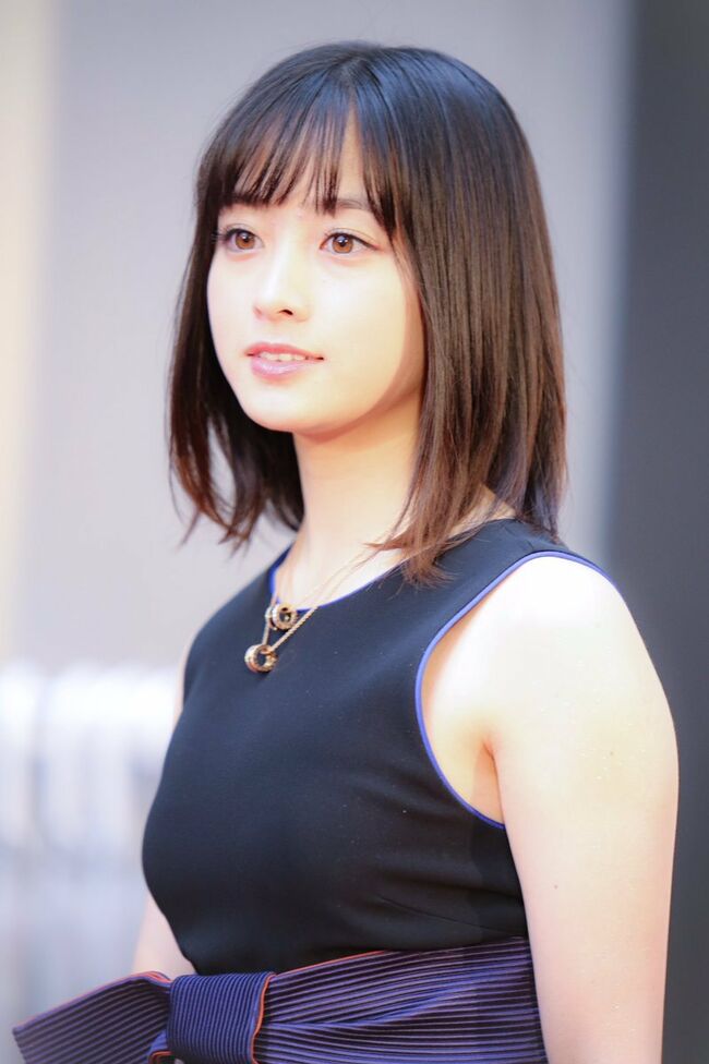 橋本環奈の巨乳谷間やグラビア画像659枚 おっぱいが大きい清純派女優の谷間や水着姿、お宝チラリショットまとめ121