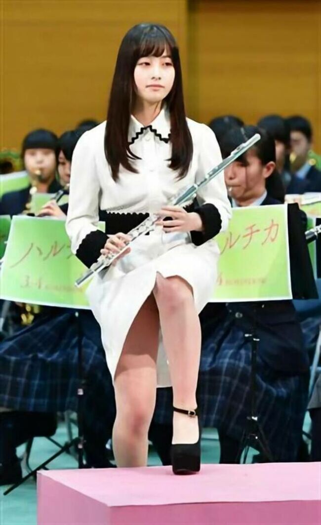 橋本環奈の巨乳谷間やグラビア画像659枚 おっぱいが大きい清純派女優の谷間や水着姿、お宝チラリショットまとめ133