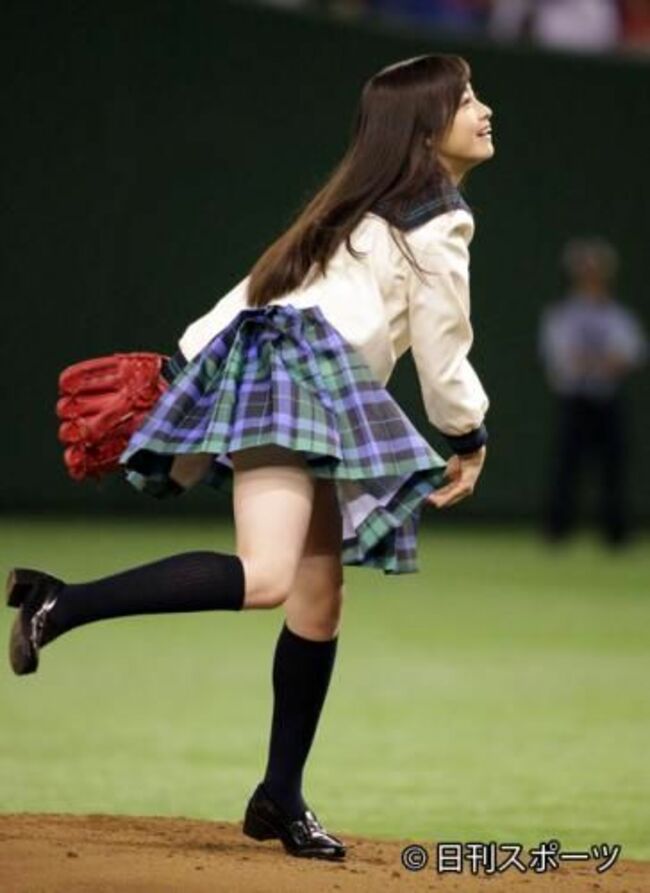 橋本環奈の巨乳谷間やグラビア画像659枚 おっぱいが大きい清純派女優の谷間や水着姿、お宝チラリショットまとめ158
