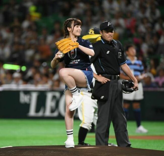 橋本環奈の巨乳谷間やグラビア画像659枚 おっぱいが大きい清純派女優の谷間や水着姿、お宝チラリショットまとめ159