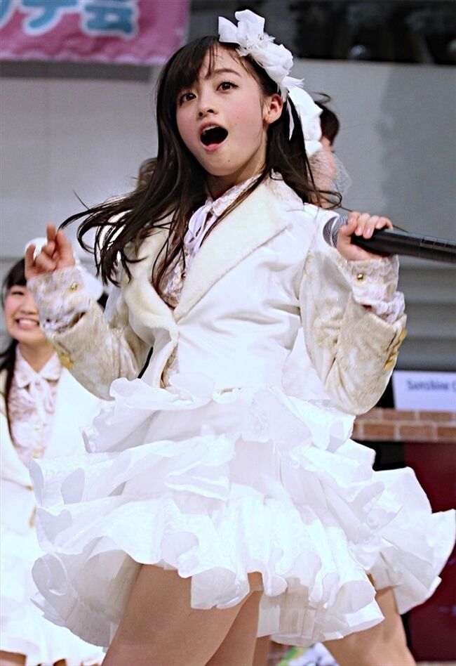 橋本環奈の巨乳谷間やグラビア画像659枚 おっぱいが大きい清純派女優の谷間や水着姿、お宝チラリショットまとめ248