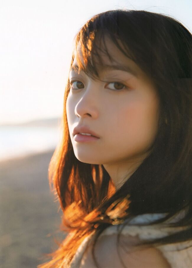 橋本環奈の巨乳谷間やグラビア画像659枚 おっぱいが大きい清純派女優の谷間や水着姿、お宝チラリショットまとめ257