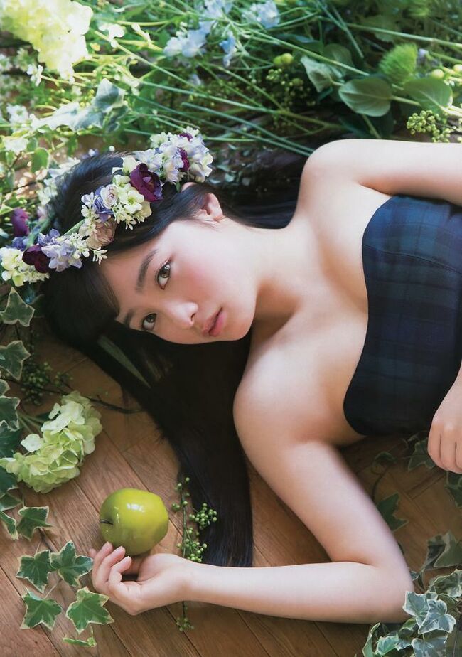 橋本環奈の巨乳谷間やグラビア画像659枚 おっぱいが大きい清純派女優の谷間や水着姿、お宝チラリショットまとめ282