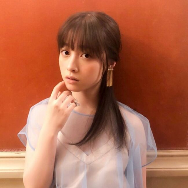 橋本環奈の巨乳谷間やグラビア画像659枚 おっぱいが大きい清純派女優の谷間や水着姿、お宝チラリショットまとめ337