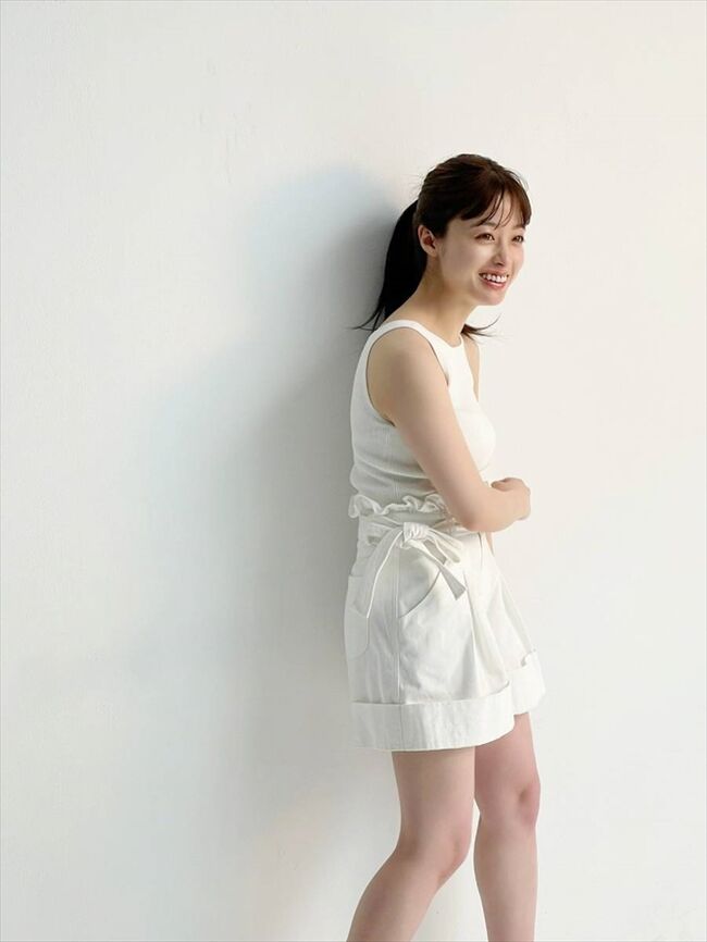 橋本環奈の巨乳谷間やグラビア画像659枚 おっぱいが大きい清純派女優の谷間や水着姿、お宝チラリショットまとめ350