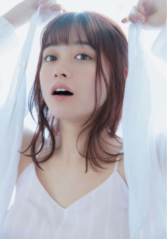 橋本環奈の巨乳谷間やグラビア画像659枚 おっぱいが大きい清純派女優の谷間や水着姿、お宝チラリショットまとめ368